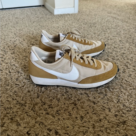 Shoes - Nike Daybreak // Size 8